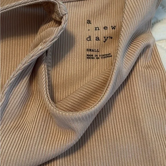 A new day Loft Old Navy Universal Thread Tank Tops Bundle Ribbed (3) Cropped (1) - Picture 2 of 13